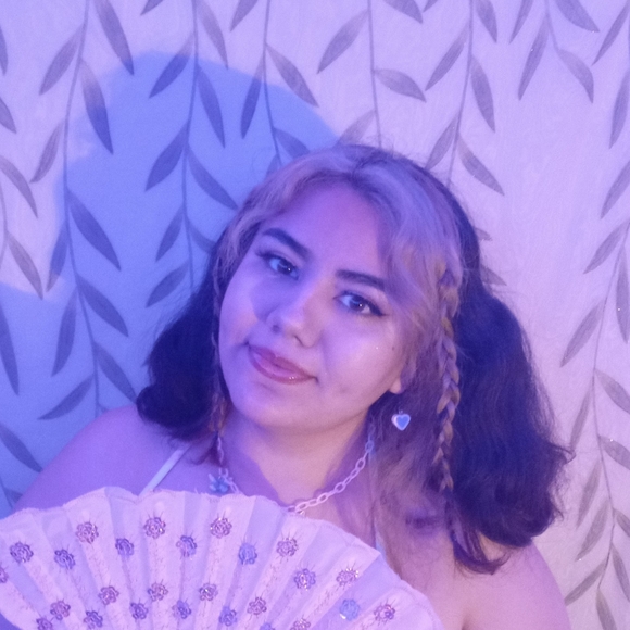 🌹Meet your Posher🌹 - Picture 1 of 3